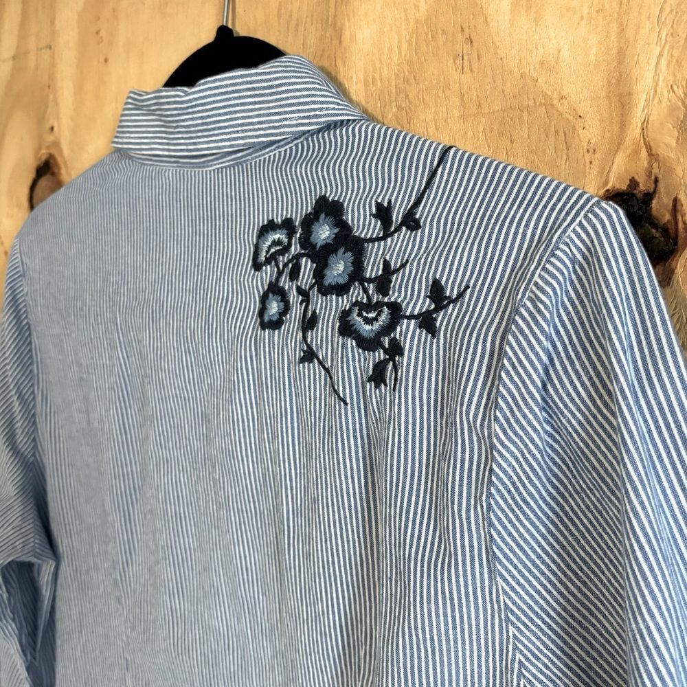 Allison Daley Blue Pinstripe Embroidered Button Down 100% Cotton Blouse Sz 8 - Picture 3 of 7